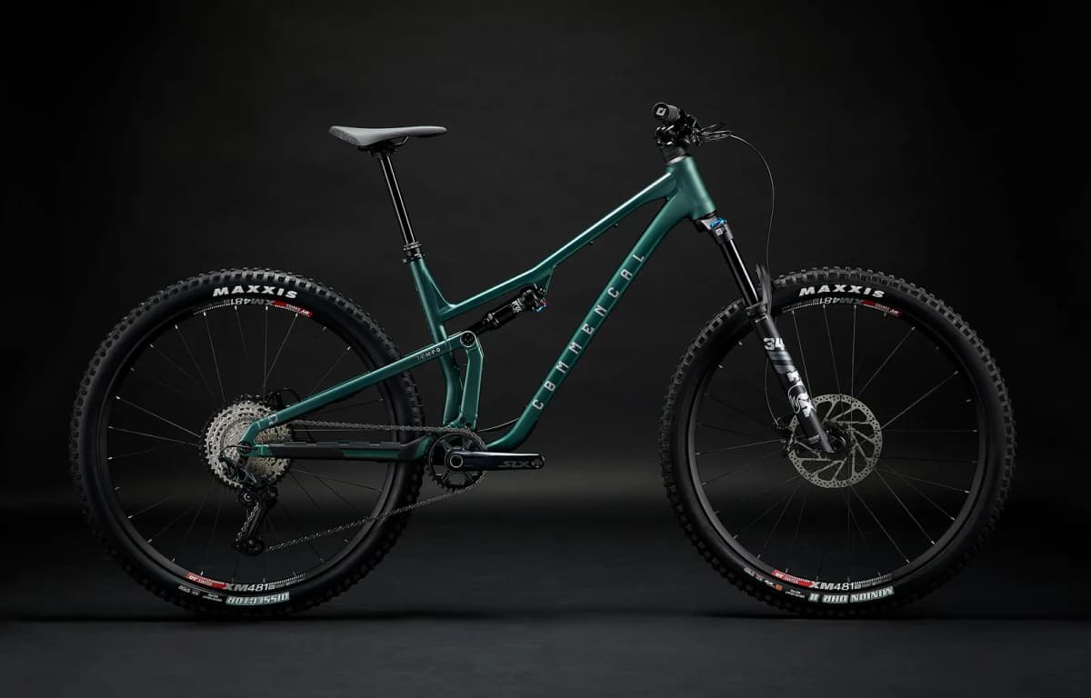 T.E.M.P.O. ESSENTIAL METALLIC GREEN