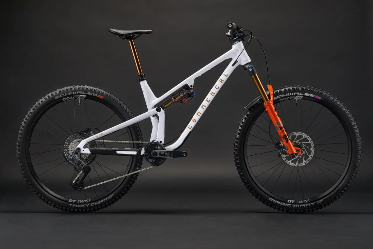 META V5 SIGNATURE GLITTERY WHITE 2025